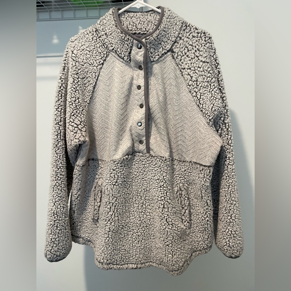 Maurice’s gray fleece pullover. Size XXL.